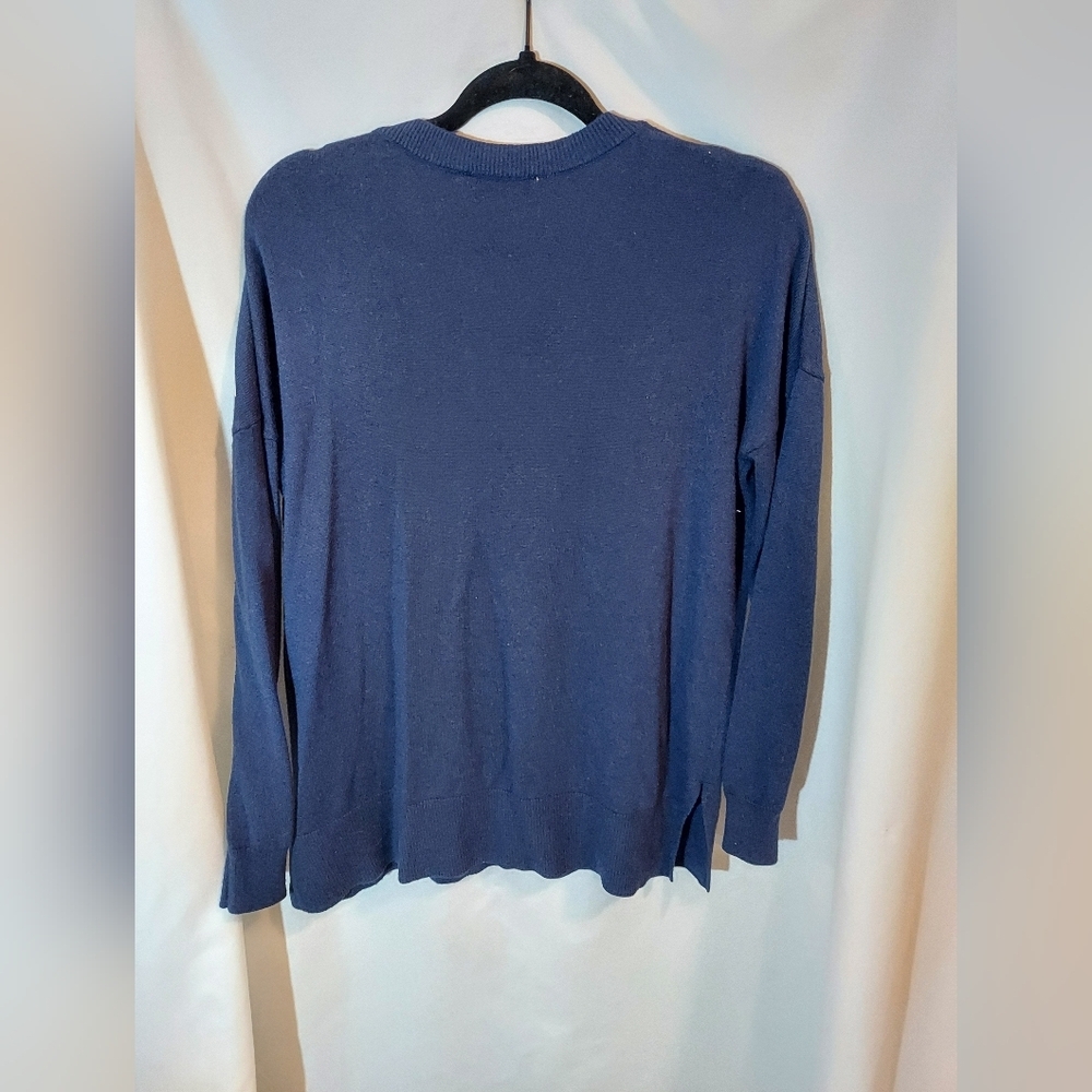 Laurie Felt Deep Blue V-Neck Sweater with White Star Design #cashmere - Picture 2 of 6